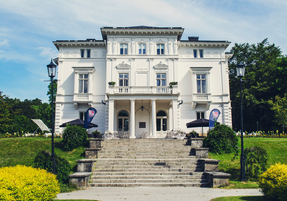 Sommarbild Nolhaga slott